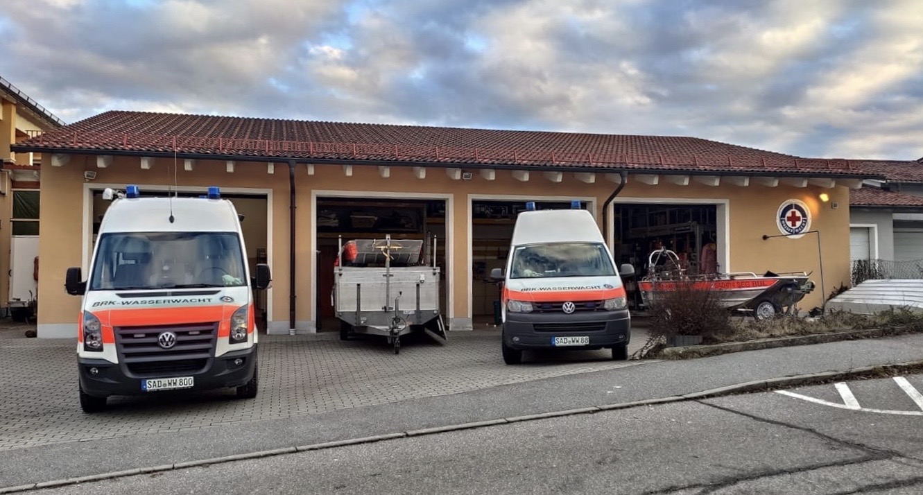 busse_vor_garage.jpg busse_vor_garage.jpg